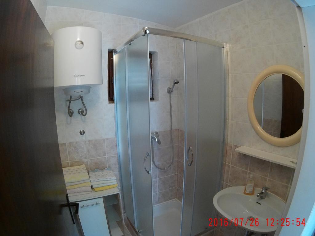 Apartman Luburic ปิเนซิตซี ภายนอก รูปภาพ